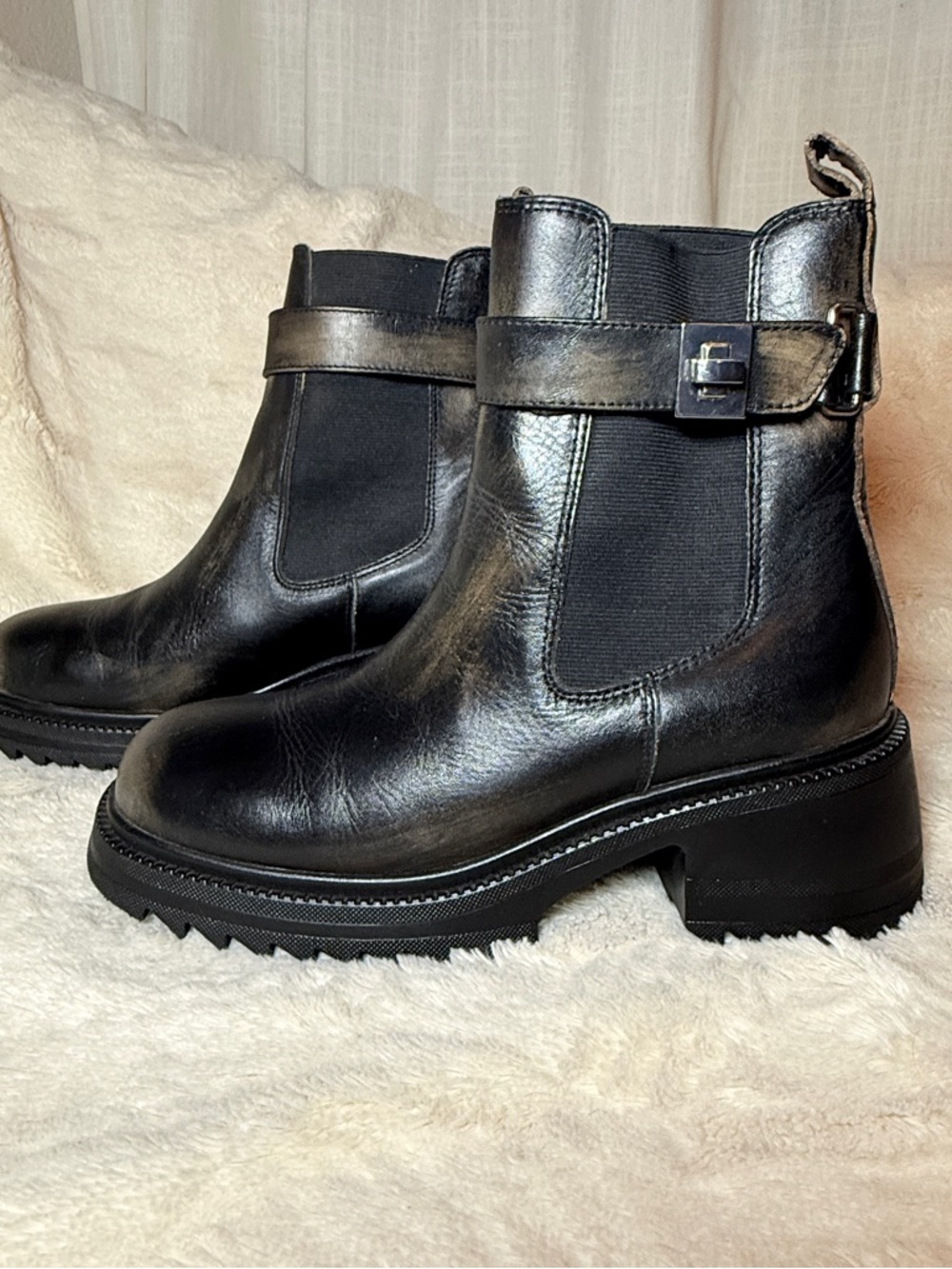 NEW Steve Madden Women's Black Leather Chelsea Lug-sole Ankle Boot